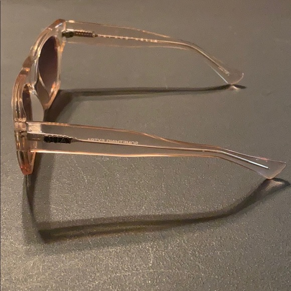 Quay Australia “Something Extra” - Picture 3 of 5